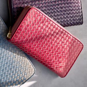 hand-crafted-leather-bag-%e0%a6%ac%e0%a7%87%e0%a6%a8%e0%a7%80-%e0%a6%95%e0%a6%b0%e0%a6%be-%e0%a6%b2%e0%a7%87%e0%a6%a6%e0%a6%be%e0%a6%b0-%e0%a6%a1%e0%a6%bf%e0%a6%9c%e0%a6%be%e0%a6%87%e0%a6%a8